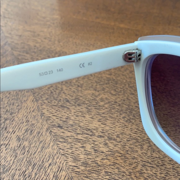 ?LAST ONE? NWT Kendall & Kylie KAILEE Sunglasses White/Clear main image 7